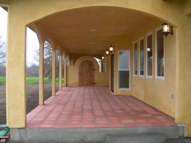 An arched doorway.