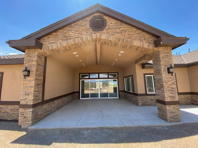 The entrance to a building with a large entrance.